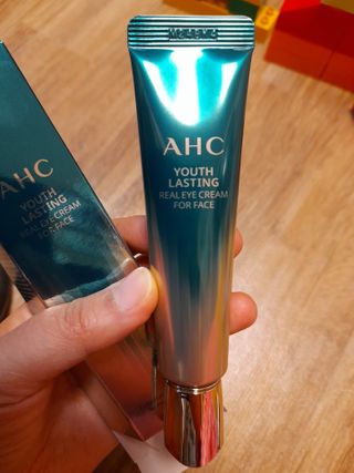[NEW 탄력유턴 아이크림] AHC 유스 래스팅 리얼 아이크림 포 페이스 — 5점을 준 리뷰어가 2021년 1월 올린 사용 사진