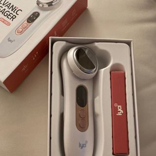 올인원 피부관리 이야 갈바닉 마사지기 — 5점을 준 리뷰어가 2023년 3월 올린 사용 사진