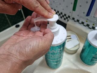 헤어플러스 가는모발용 비타 서플라이 샴푸, 트리트먼트, 앰플 5개SET — 3점을 준 리뷰어가 2021년 7월 올린 사용 사진