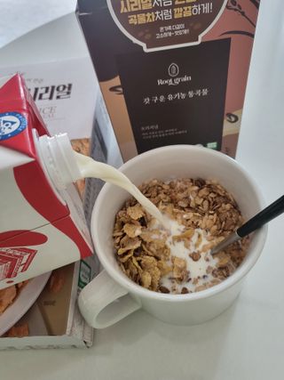 씨알푸드 유기농 쌀 시리얼 390g + 갓 구운 유기농 발아통곡물 150g — 4.5점을 준 리뷰어가 2021년 12월 올린 사용 사진