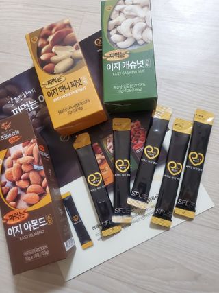 짜먹는 이지견과 짜먹는 이지아몬드, 짜먹는 이지허니피넛, 짜먹는 이지캐슈넛 각 10g X  10포 — 5점을 준 리뷰어가 2021년 2월 올린 사용 사진