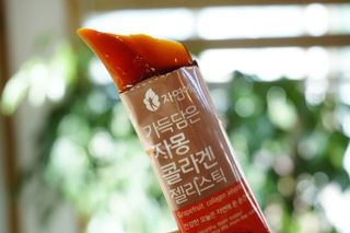 자연에온 핑크 자몽 착즙 100mL 10개입 1BOX +가 득담은 자몽 콜라겐 젤리스틱 1BOX — 5점을 준 리뷰어가 2021년 6월 올린 사용 사진