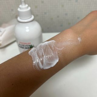 [닥터문] 프리미엄 알로에베라 선크림 500ml — 4.5점을 준 리뷰어가 2022년 7월 올린 사용 사진