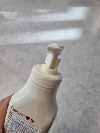 카프리나 프레쉬 산양밀크 모이스춰라이징 바디로션 350ml(오리지널향) — 4점을 준 리뷰어가 2022년 12월 올린 사용 사진