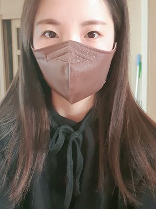 애니가드 셋업마스크 4컬러 각 10매입 [크리미베이지, 캐시미어로즈, 초콜렛브라운, 미드나잇네이비] — 5점을 준 리뷰어가 2022년 2월 올린 사용 사진