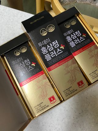 서울약사신협_투데이홍삼정플러스스틱_10g x 30포 — 2.5점을 준 리뷰어가 2021년 5월 올린 사용 사진
