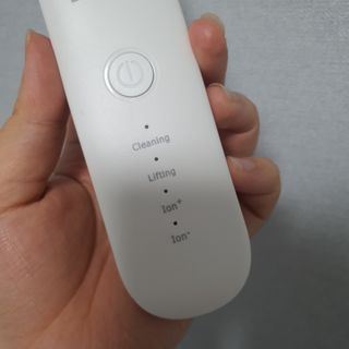 디하우트 랩 4 in 1 갈바닉 아쿠아 워터 필링기 스킨스크러버 — 4점을 준 리뷰어가 2021년 11월 올린 사용 사진