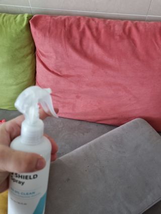 브이쉴드 살균 스프레이 300ml — 5점을 준 리뷰어가 2021년 7월 올린 사용 사진
