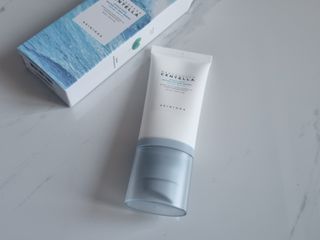 [스킨1004] 마다가스카르 센텔라 히알루-시카 워터핏 선세럼 50ml — 5점을 준 리뷰어가 2024년 6월 올린 사용 사진