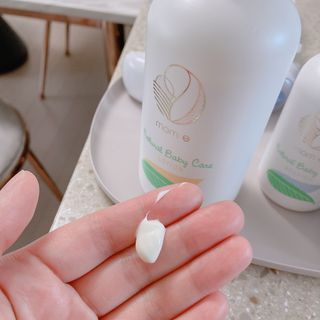 mom e 맘이 내추럴 베이비 케어 샴푸앤바스+로션 — 5점을 준 리뷰어가 2021년 1월 올린 사용 사진