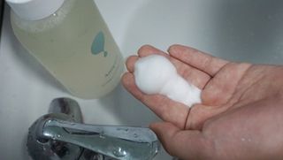 아미퓨어 [라이브] 피부장벽 강화를 위한 머랭 버블 클렌저 천연계면활성제로 온가족 사용가능 — 5점을 준 리뷰어가 2021년 6월 올린 사용 사진