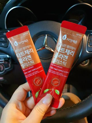 자연에온 가득담은 몽모랑시 타트체리 콜라겐 젤리스틱 — 5점을 준 리뷰어가 2021년 1월 올린 사용 사진