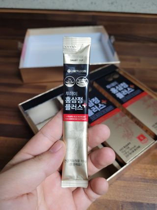 서울약사신협_투데이홍삼정플러스스틱_10g x 30포 — 5점을 준 리뷰어가 2021년 5월 올린 사용 사진