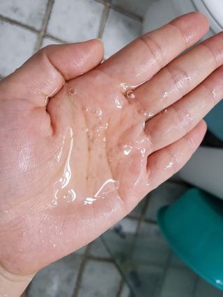 [바디홈즈] 골드 마유 샴푸 — 3.5점을 준 리뷰어가 2021년 1월 올린 사용 사진