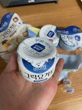 매일바이오 그릭요거트 오리지널 플레인 4개, 로스터리 커피믹스 4개 — 4점을 준 리뷰어가 2021년 12월 올린 사용 사진