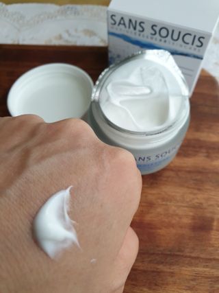 산수시 아쿠아 베네핏 24h 수부지 물광 속건조 수분크림 50ml — 5점을 준 리뷰어가 2021년 6월 올린 사용 사진