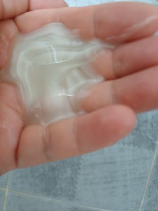 프리마인 더이상 뻣뻣하고 효과없는 탈모샴푸는 NO. 근본부터 케어하는 셀베이스 그린티샴푸(500ml) — 4점을 준 리뷰어가 2023년 5월 올린 사용 사진