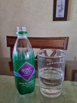 몽베스트 Montbest with Sparkling water Plain 20병 — 4점을 준 리뷰어가 2022년 5월 올린 사용 사진