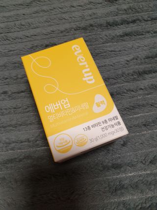 [몸엔용] 에버업 멀티비타민&미네랄, 눈건강 루테인 혈행건강 오메가3, 면역 프로바이오틱스 3종 택1 — 5점을 준 리뷰어가 2022년 4월 올린 사용 사진