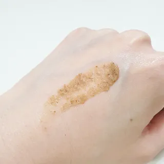 오일아리아 뉴트리 모이스처라이징 세사미 씨드 오일로션 & 데일리 디톡스 세사미 그라운즈 바디스크럽 — 5점을 준 리뷰어가 2023년 6월 올린 사용 사진