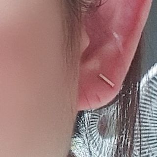 [골드앤디어]14k 미니 스틱 바 귀걸이_3color — 5점을 준 리뷰어가 2021년 6월 올린 사용 사진