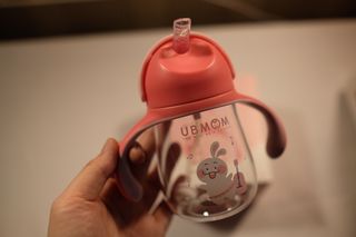 유비맘 트라이탄 코니빨대컵_컬러 랜덤 발송 — 3.5점을 준 리뷰어가 2021년 1월 올린 사용 사진