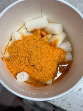 나우  [요리궁리] B타입 ( 매콤, 치즈, 매콤까르보 ) 꽃떡볶이 6개입 세트 — 4점을 준 리뷰어가 2025년 3월 올린 사용 사진