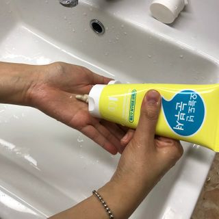 IO 아이오 오늘도 넌 눈부셔 - 데일리 스크럽 클렌징폼 — 5점을 준 리뷰어가 2021년 2월 올린 사용 사진