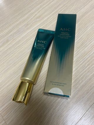 [NEW 탄력유턴 아이크림] AHC 유스 래스팅 리얼 아이크림 포 페이스 — 4.5점을 준 리뷰어가 2021년 1월 올린 사용 사진