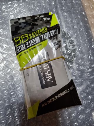 [갸스비] 메이크업은 그대로, 피지만 쏙 - BB킵 오일컨트롤 파우더 페이퍼 — 4점을 준 리뷰어가 2021년 6월 올린 사용 사진