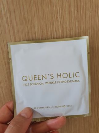 퀸즈홀릭 라이스 보내티컬 아이 마스크 퀸즈홀릭 X 레아라 다이아포스 라이스 보태니컬 링클 리프팅 아이 마스크 7매 1BOX — 4.5점을 준 리뷰어가 2022년 5월 올린 사용 사진
