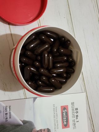 Swisse 스위스 고함량 프로폴리스 2,000mg 210정 — 5점을 준 리뷰어가 2021년 11월 올린 사용 사진
