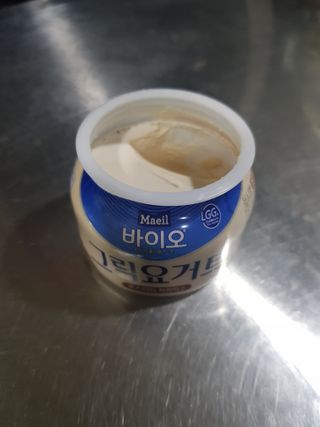 매일바이오 그릭요거트 오리지널 플레인 4개, 로스터리 커피믹스 4개 — 4점을 준 리뷰어가 2021년 12월 올린 사용 사진