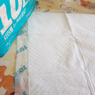 아베크 펫 와이드 프리미엄 대형 애견 강아지 배변 패드 30매 1팩 80g — 5점을 준 리뷰어가 2021년 7월 올린 사용 사진