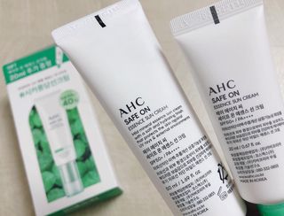 [AHC] 세이프온 에센스 선크림 올리브영 스페셜 증정 기획세트 — 5점을 준 리뷰어가 2022년 6월 올린 사용 사진