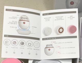 디하우트 랩 디하우트랩 클렌징 피부관리기 진동클렌저 실리콘+2종 인조모 브러시 — 5점을 준 리뷰어가 2021년 11월 올린 사용 사진