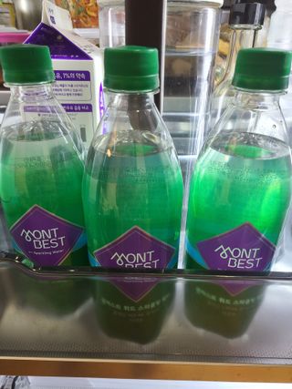 몽베스트 Montbest with Sparkling water Plain 20병 — 4점을 준 리뷰어가 2021년 11월 올린 사용 사진