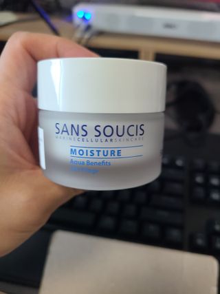 산수시 아쿠아 베네핏 24h 수부지 물광 속건조 수분크림 50ml — 5점을 준 리뷰어가 2021년 6월 올린 사용 사진