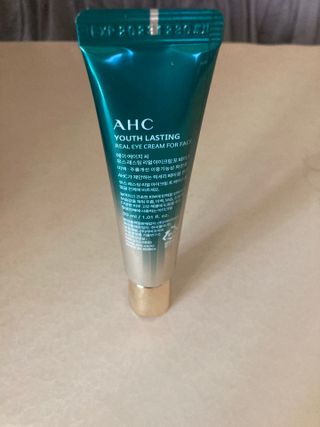 [NEW 탄력유턴 아이크림] AHC 유스 래스팅 리얼 아이크림 포 페이스 — 4.5점을 준 리뷰어가 2021년 4월 올린 사용 사진