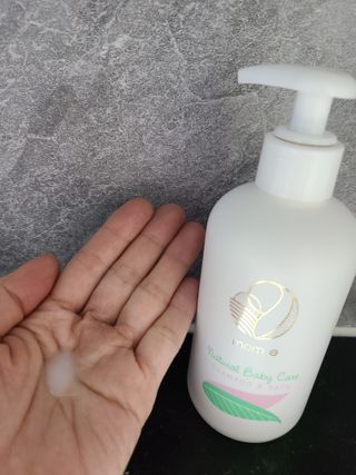 mom e 맘이 내추럴 베이비 케어 샴푸앤바스+로션 — 5점을 준 리뷰어가 2021년 1월 올린 사용 사진