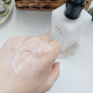 줄라이 모닝 _ JULY MORNING 줄라이모닝 하이드레이팅 퍼퓸드 바디앤핸드 에멀젼 — 5점을 준 리뷰어가 2021년 10월 올린 사용 사진