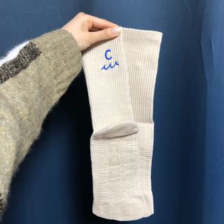 카우아이 필라테스 기어 / 스튜디오 운동을 도와주는 일체형 논슬립 발가락 양말 — 4점을 준 리뷰어가 2021년 1월 올린 사용 사진