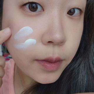 리더스코스메틱 리더스 카밍 바이오틱스 선 에센스 SPF 50+ PA++++ — 5점을 준 리뷰어가 2022년 7월 올린 사용 사진