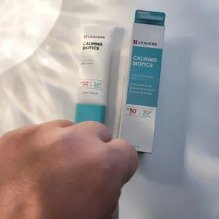 리더스코스메틱 리더스 카밍 바이오틱스 선 에센스 SPF 50+ PA++++ — 5점을 준 리뷰어가 2022년 8월 올린 사용 사진