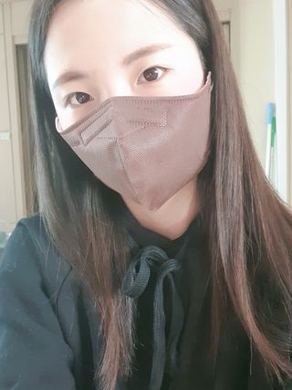 애니가드 셋업마스크 4컬러 각 10매입 [크리미베이지, 캐시미어로즈, 초콜렛브라운, 미드나잇네이비] — 5점을 준 리뷰어가 2022년 2월 올린 사용 사진