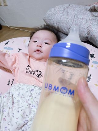 유비맘 PPSU 젖병 노꼭지_260ml_컬러 랜덤 발송 — 4점을 준 리뷰어가 2020년 12월 올린 사용 사진
