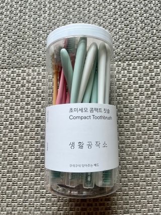 생활공작소 [네이버구매평] 미세모 콤팩트 칫솔 부드러운칫솔 치과칫솔 교정용 24개 — 5점을 준 리뷰어가 2025년 5월 올린 사용 사진