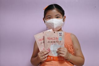 [에버그린] 2D 새부리형 KF80 중형 화이트 25매 — 5점을 준 리뷰어가 2021년 8월 올린 사용 사진