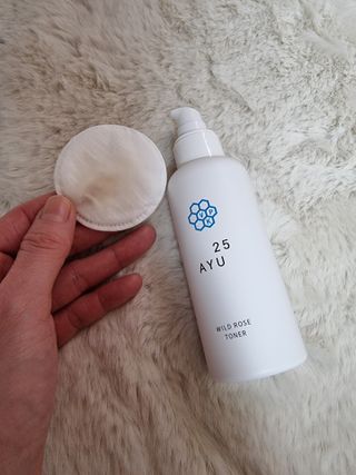 AYU25[아유트웬티파이브] 피부건강에 꼭 필요한 pH 약산성 와일드 로즈토너 — 5점을 준 리뷰어가 2021년 4월 올린 사용 사진