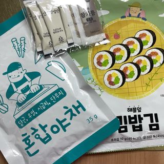 해풀잎 누구나 김밥*1ea [(혼합야채 35g *1ea,  김밥김 (5g, 5ea),  양념간장 (6g, 5ea), 참기름(5g, 2ea)] — 5점을 준 리뷰어가 2022년 10월 올린 사용 사진